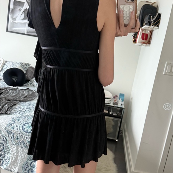 Guess Elegant Black Dress - Picture 5 of 5